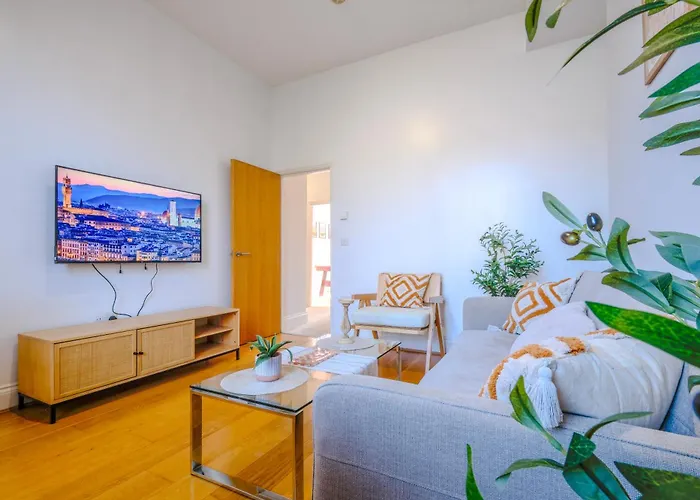 Central London Apartment With Pool Table