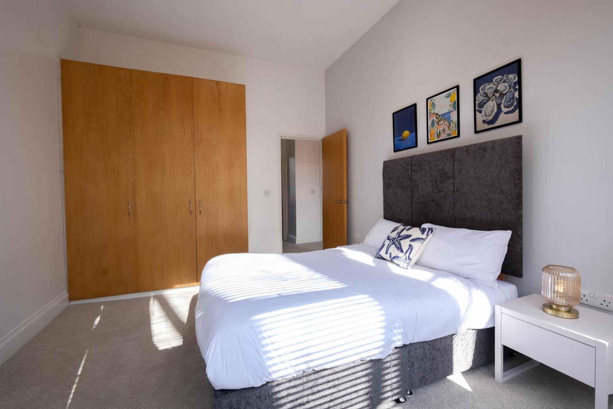 Apartment With Pool Table London